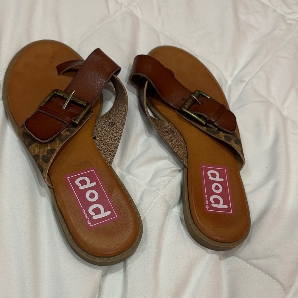 NWOT POP Brown Leather Buckle Toe-Loop Sandals size 6.5M - Picture 3 of 8